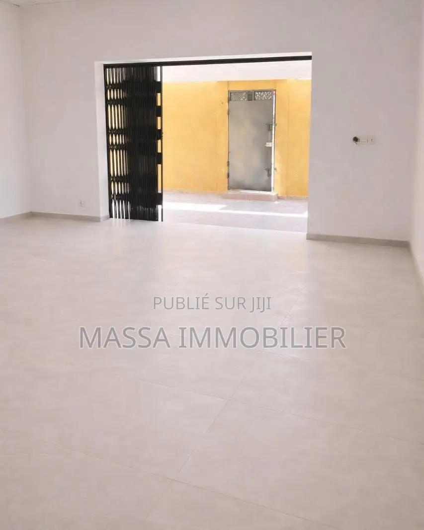4chbre Villa dans Massa Immobilier, Cocody à Louer