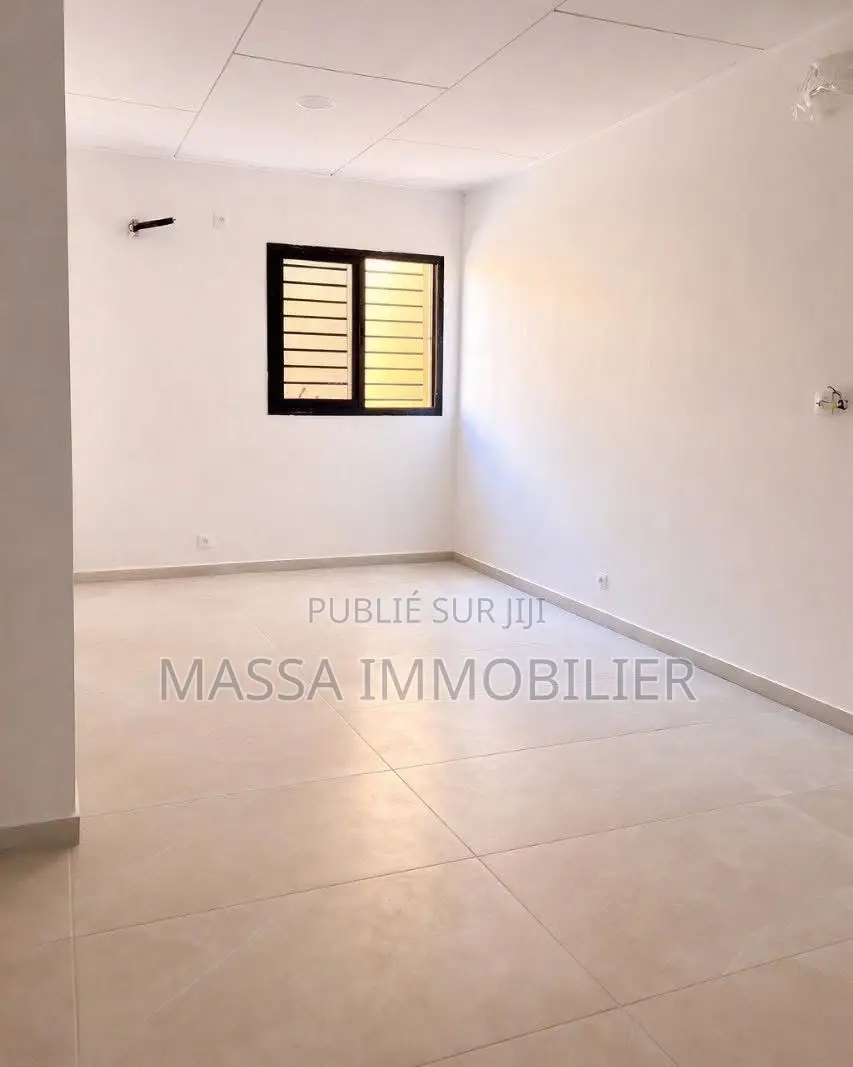 4chbre Villa dans Massa Immobilier, Cocody à Louer