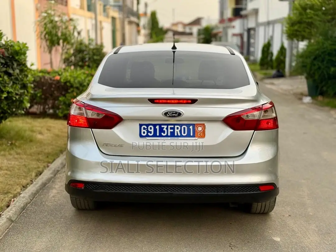 Ford Focus 2012 Gris