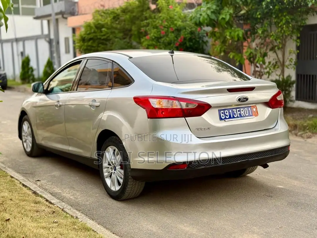 Ford Focus 2012 Gris