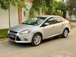 Ford Focus 2012 Gris