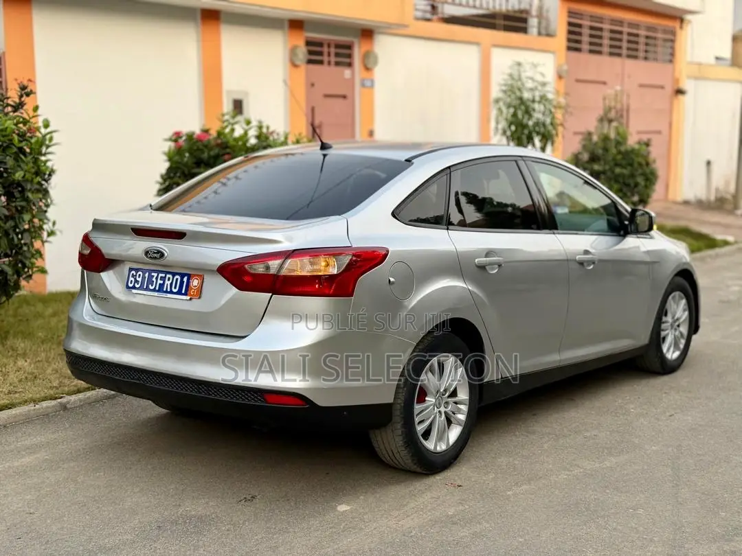 Ford Focus 2012 Gris