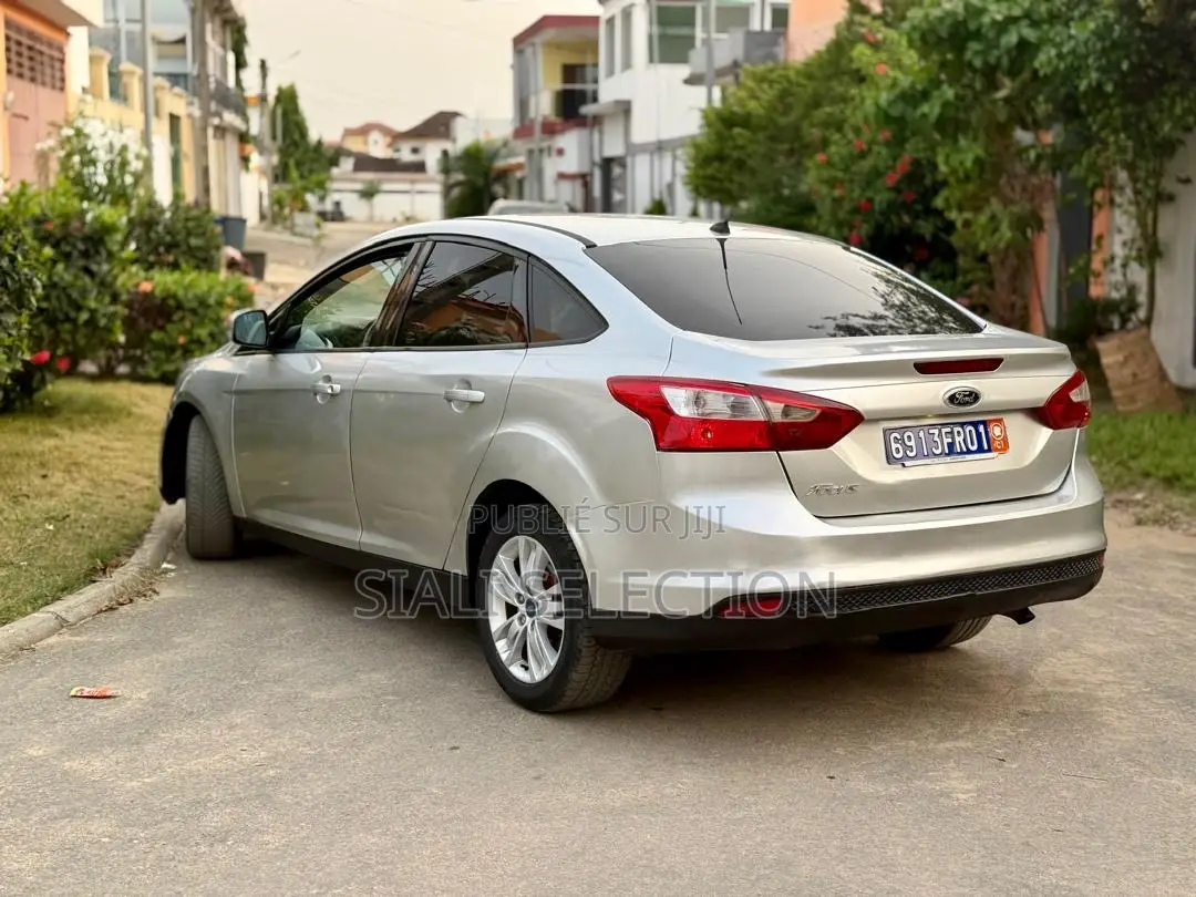 Ford Focus 2012 Gris