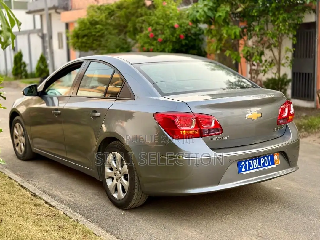 Chevrolet Cruze 2018 Gris