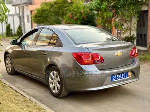 Chevrolet Cruze 2018 Gris