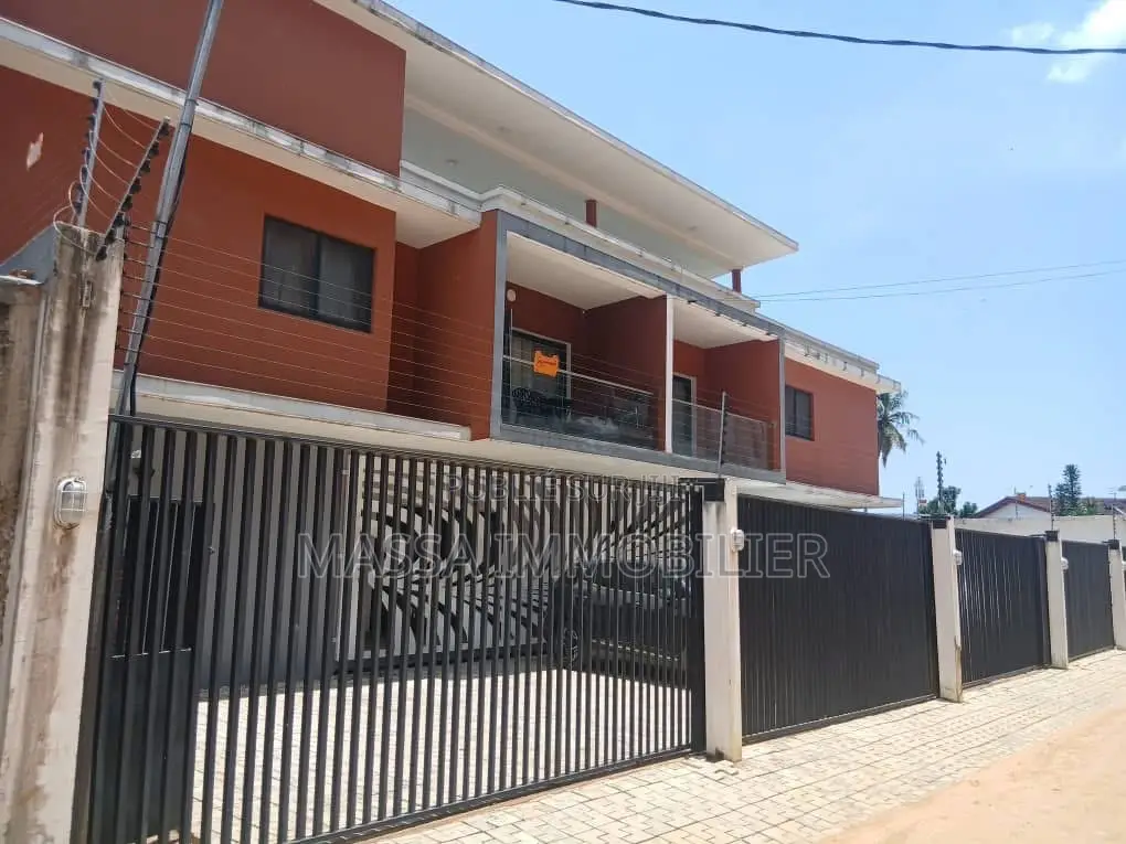 2chbre Appartement dans Massa Immobilier, Cocody à Louer