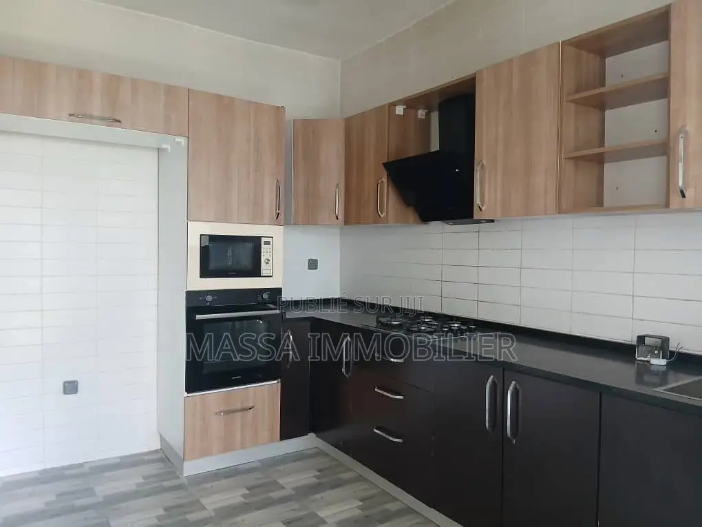 2chbre Appartement dans Massa Immobilier, Cocody à Louer