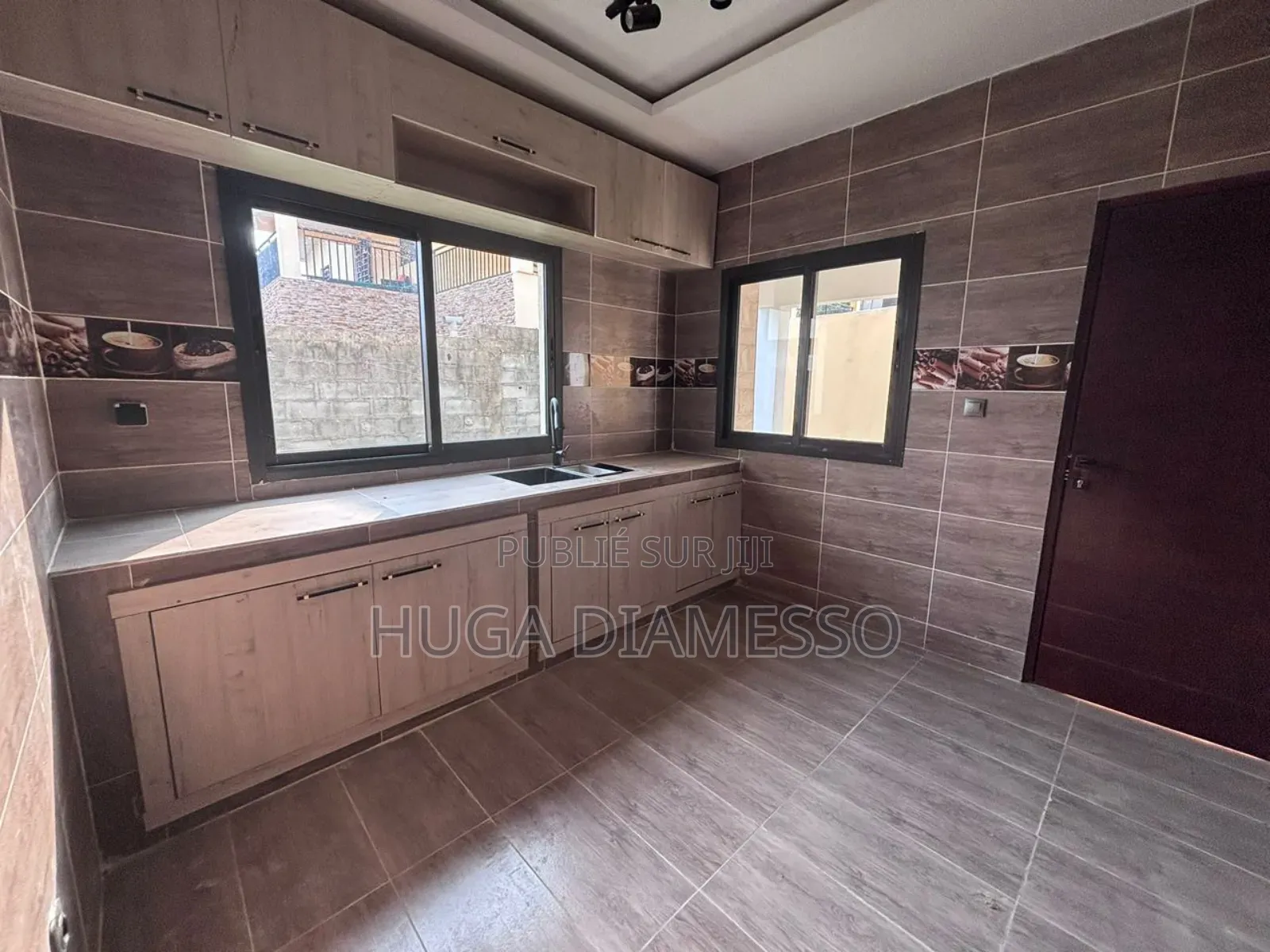 4chbre Villa dans Diames, Bingerville à Vendre