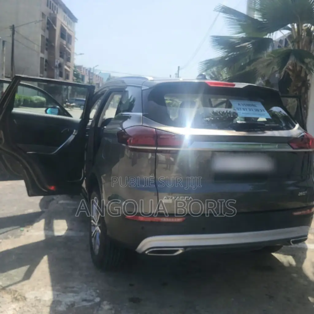 Nouveau Geely Azkarra 2024 Gris