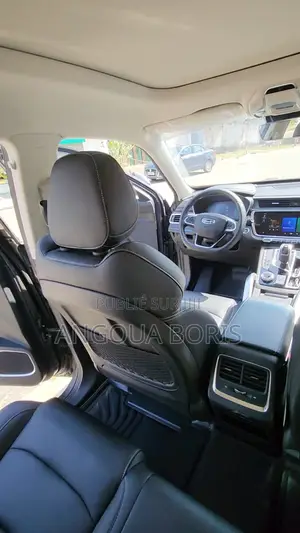 Nouveau Geely Azkarra 2024 Gris