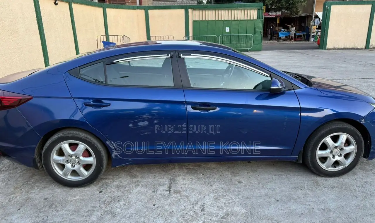 Hyundai Elantra 2020 Bleu