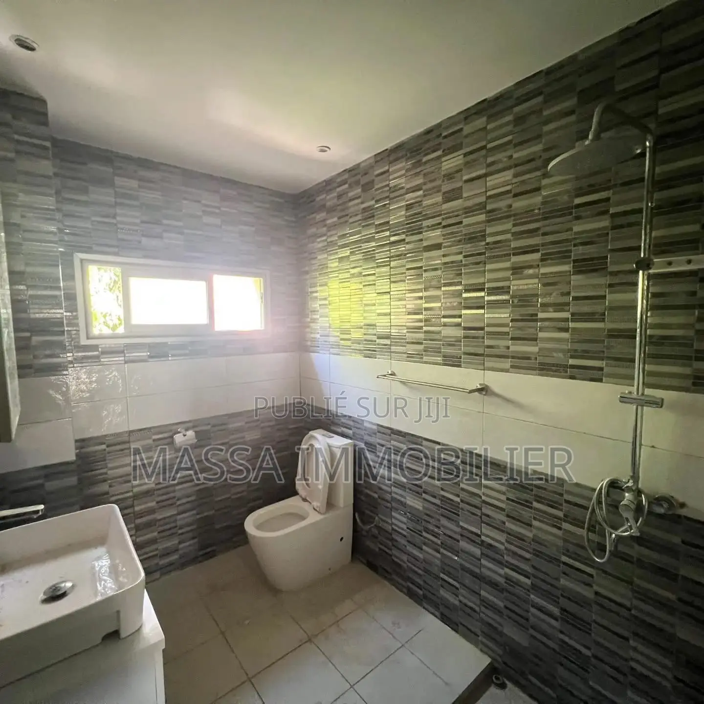 5chbre Villa dans Massa Immobilier, Cocody à Louer