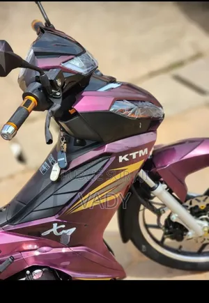 Nouveau KTM Duke 125 2026 Violet