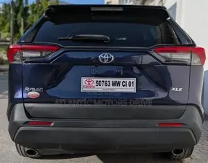 Toyota RAV4 XLE 2021 Bleu