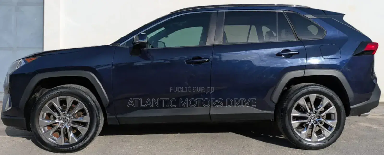 Toyota RAV4 XLE 2021 Bleu