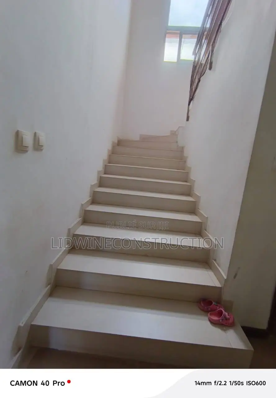 3chbre Villa dans Cocody à Vendre