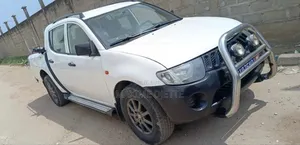 Mitsubishi L200 Double Cab 2.5 136hp 4WD 2012 Blanc