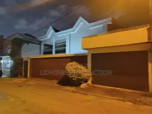 5chbre Villa dans Cocody à Vendre