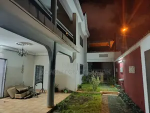 5chbre Villa dans Cocody à Vendre