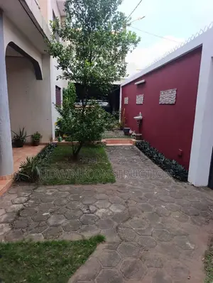 5chbre Villa dans Cocody à Vendre
