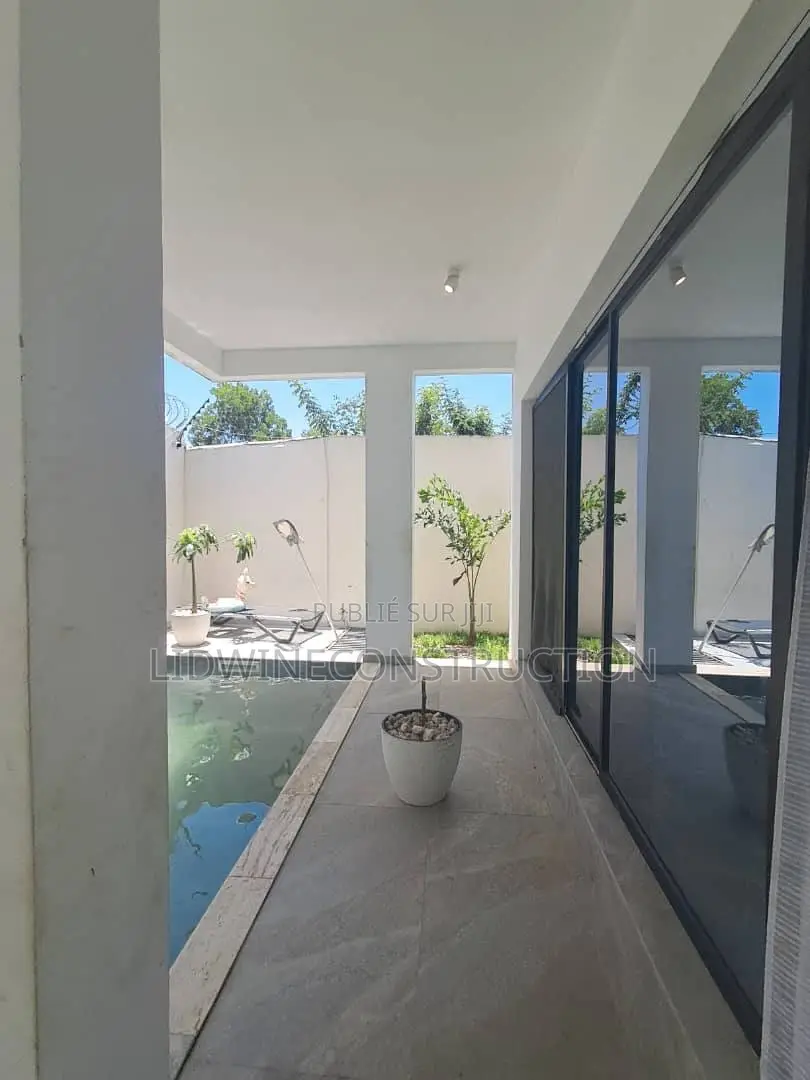 4chbre Villa dans Cocody à Louer