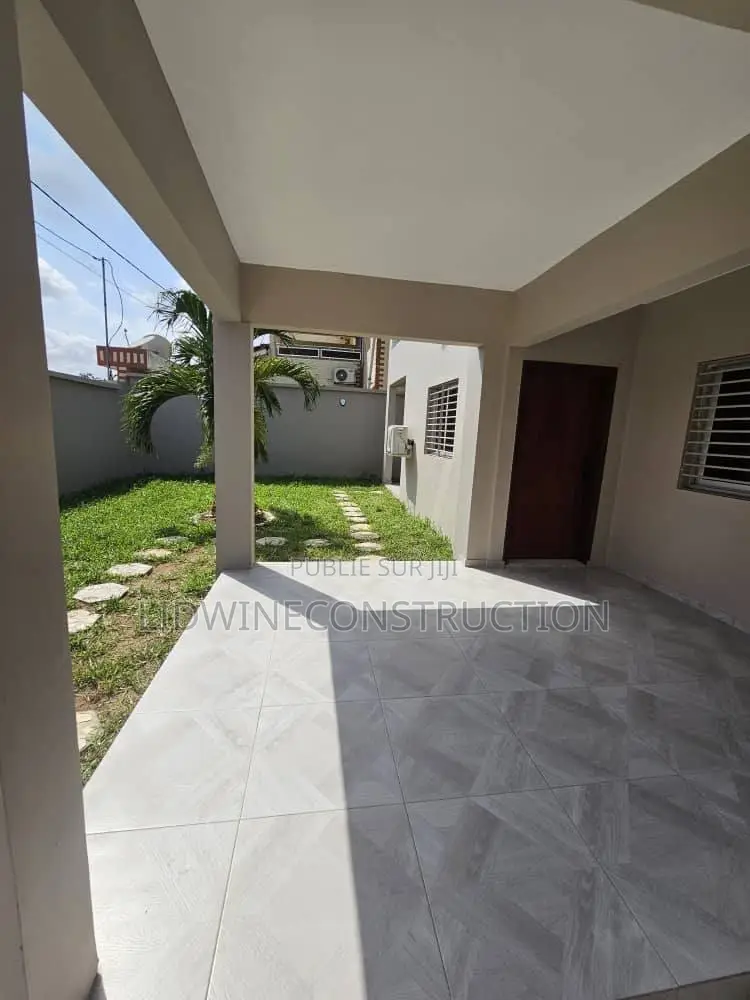 3chbre Duplex dans Cocody à Louer