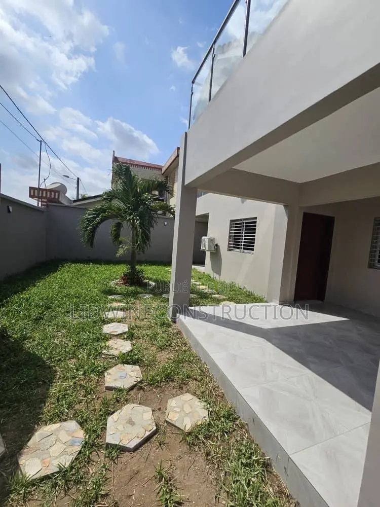 3chbre Duplex dans Cocody à Louer