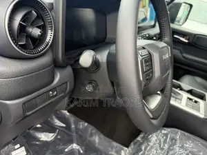 Nouveau Toyota Land Cruiser Prado 2025 Noir