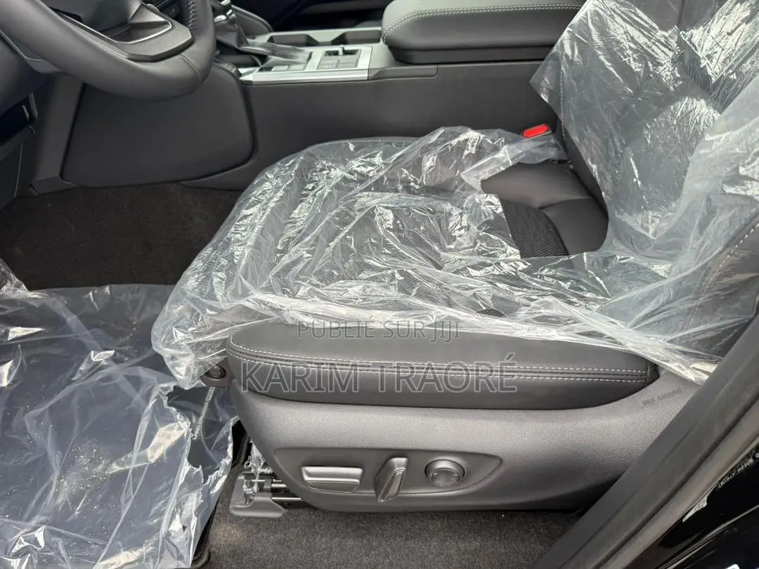 Nouveau Toyota Land Cruiser Prado 2025 Noir