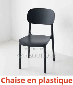 Chaise Minimaliste en Plastique Au Design Scandinave.