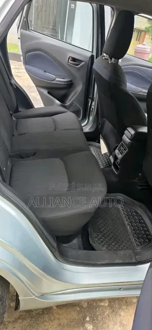 Toyota Starlet 2024 Gris