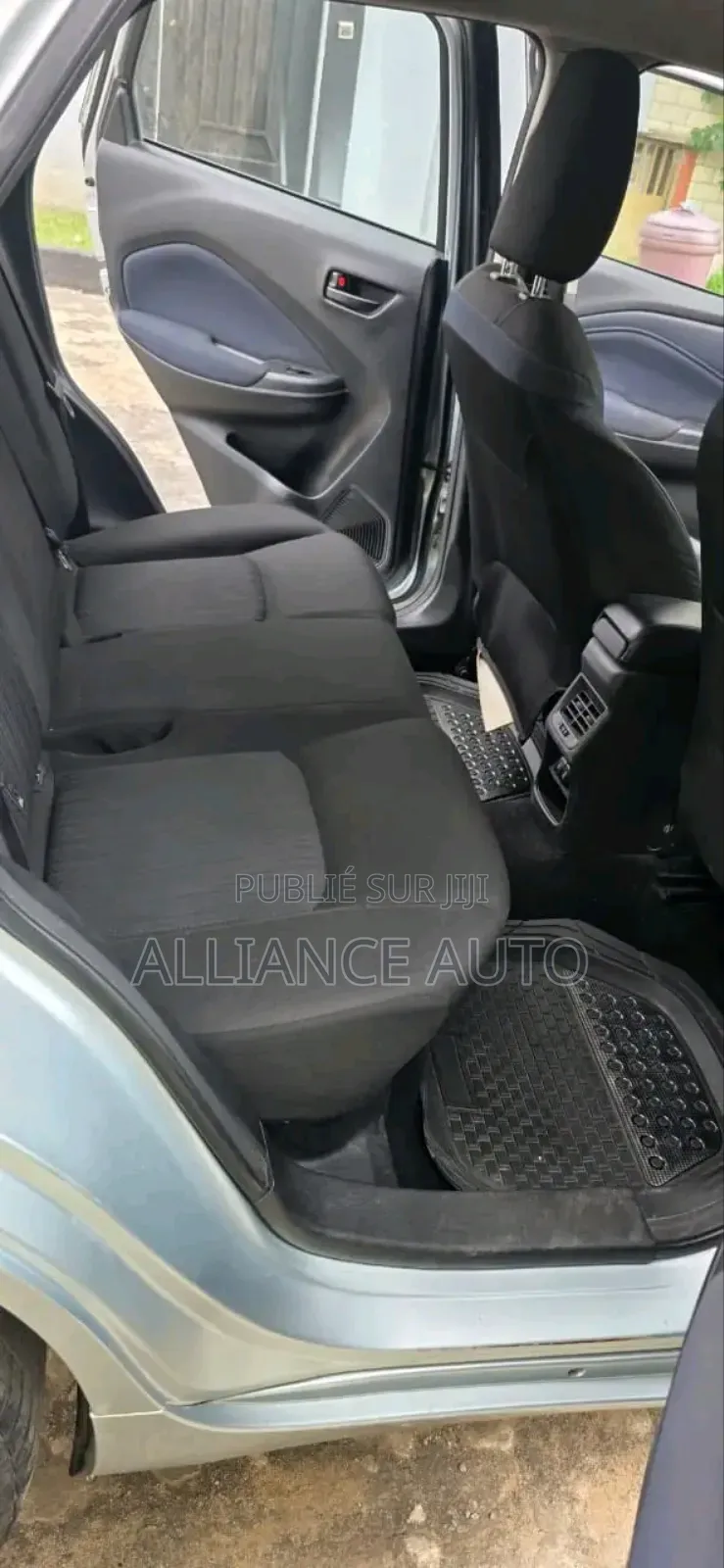 Toyota Starlet 2024 Gris