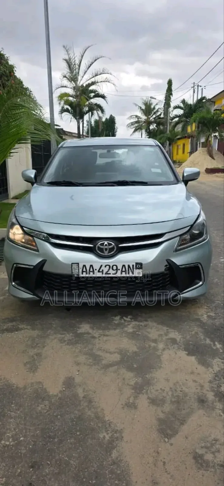 Toyota Starlet 2024 Gris