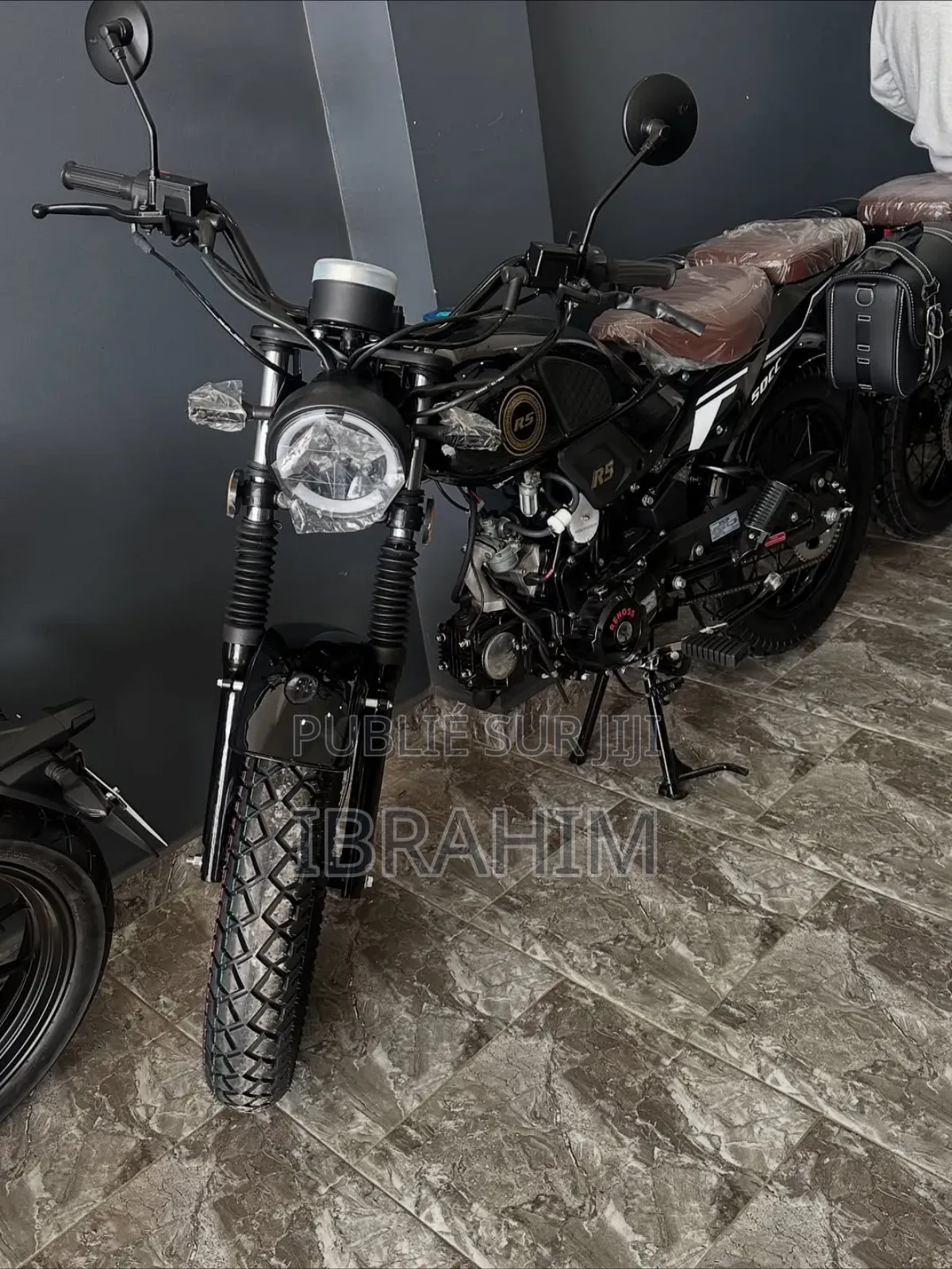 Nouveau Autre 2024 Noir