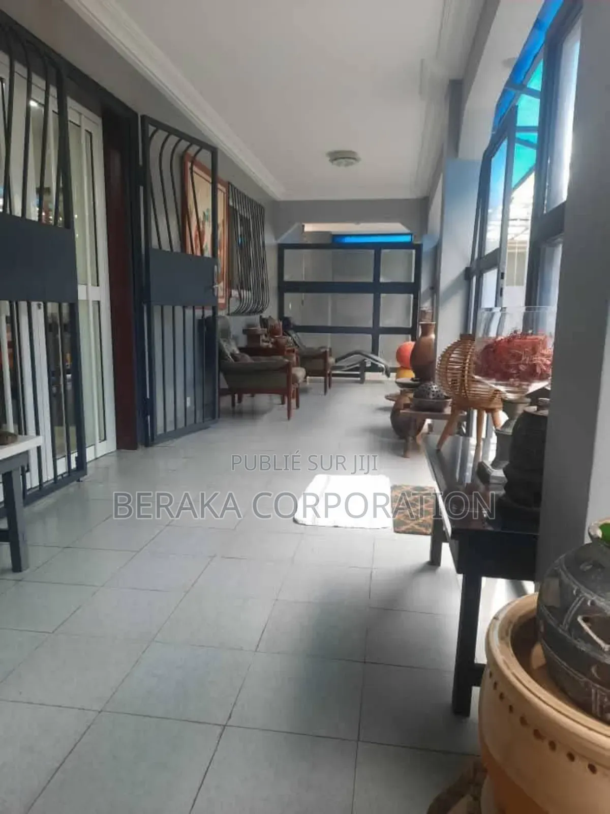 5chbre Duplex dans Beraka Corporation, Cocody à Vendre