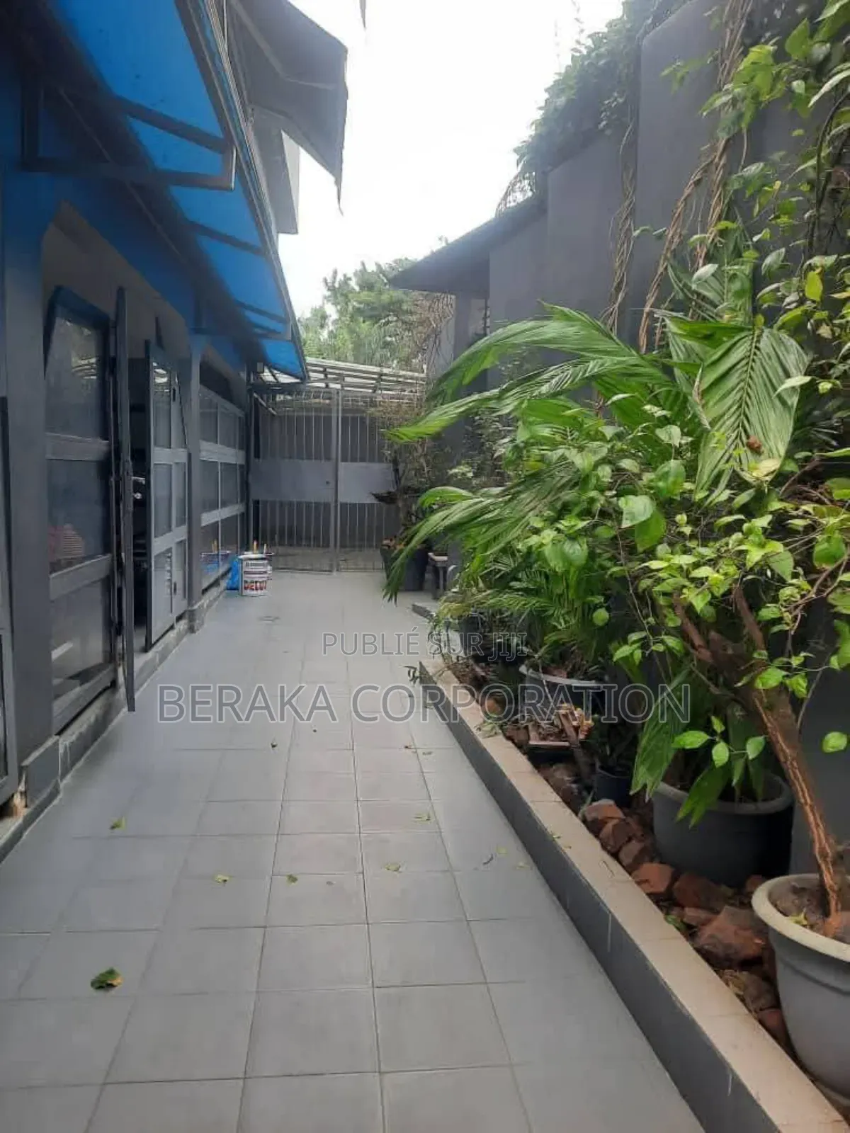 5chbre Duplex dans Beraka Corporation, Cocody à Vendre