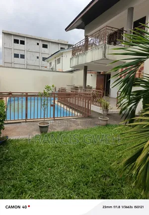 4chbre Duplex dans Francis Gweh, Cocody à Louer