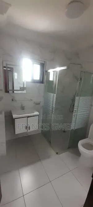3chbre Appartement dans Francis Gweh, Cocody à Louer