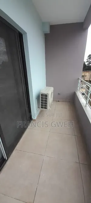 3chbre Appartement dans Francis Gweh, Cocody à Louer