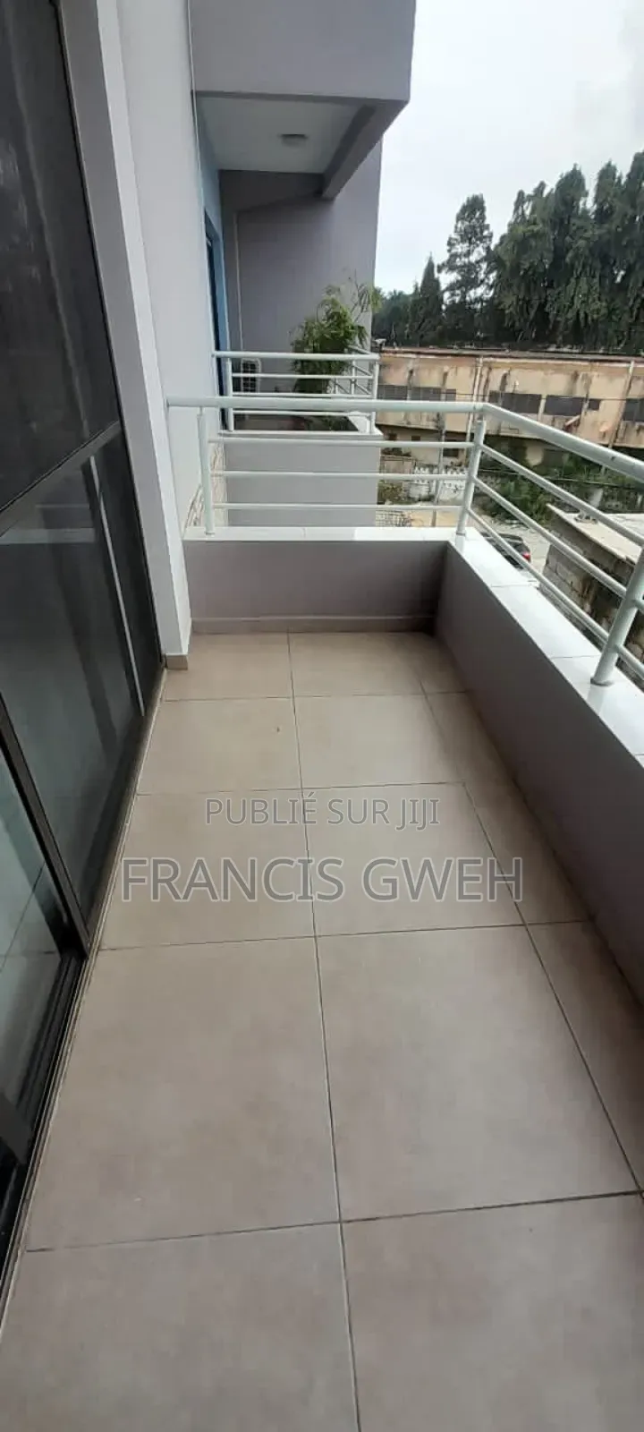 3chbre Appartement dans Francis Gweh, Cocody à Louer