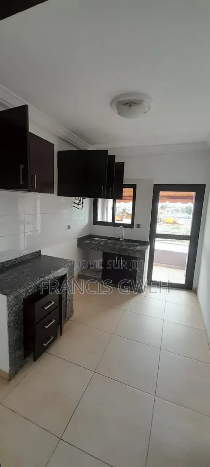 3chbre Appartement dans Francis Gweh, Cocody à Louer