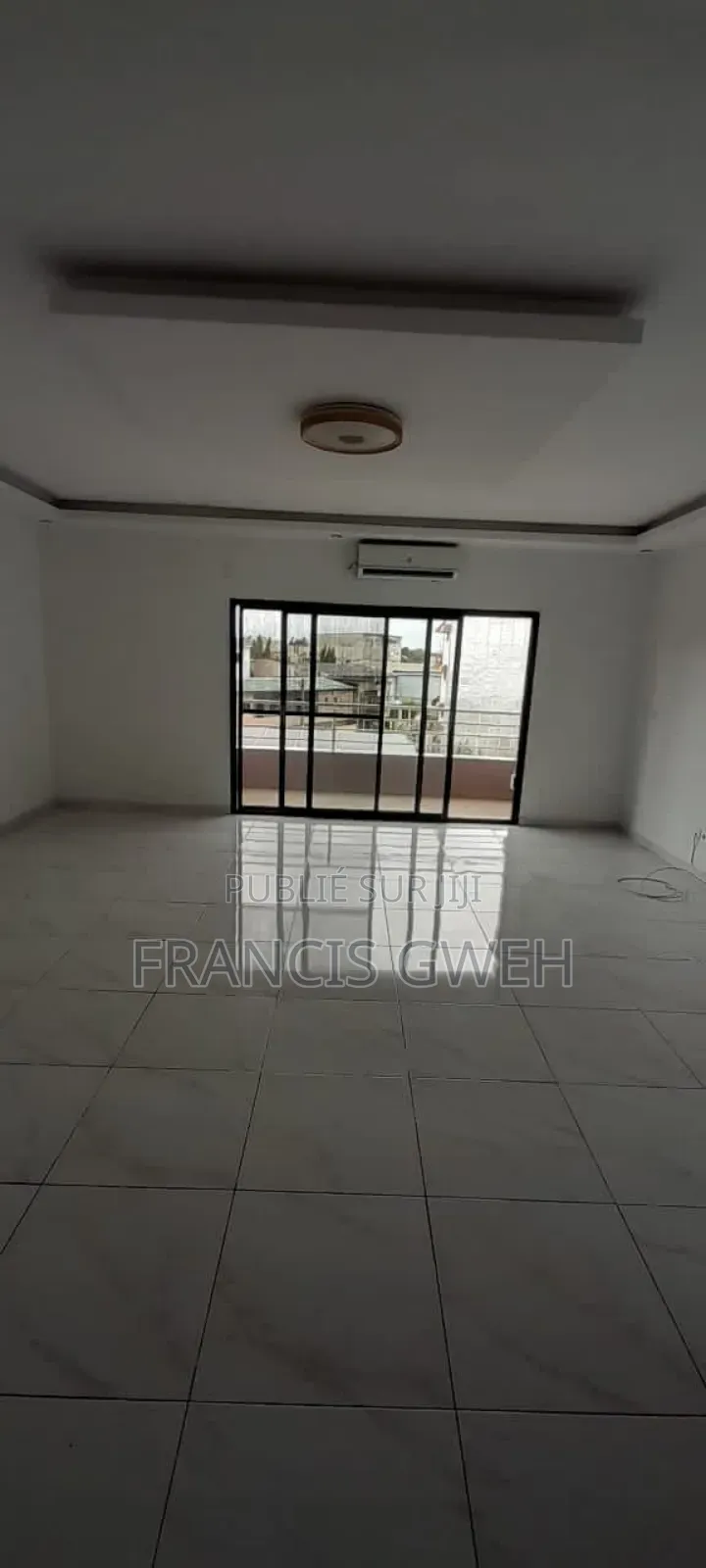 3chbre Appartement dans Francis Gweh, Cocody à Louer