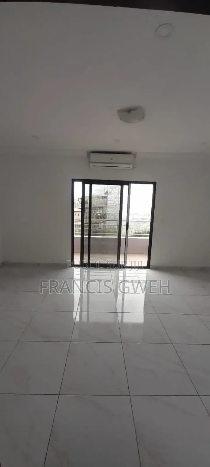 3chbre Appartement dans Francis Gweh, Cocody à Louer