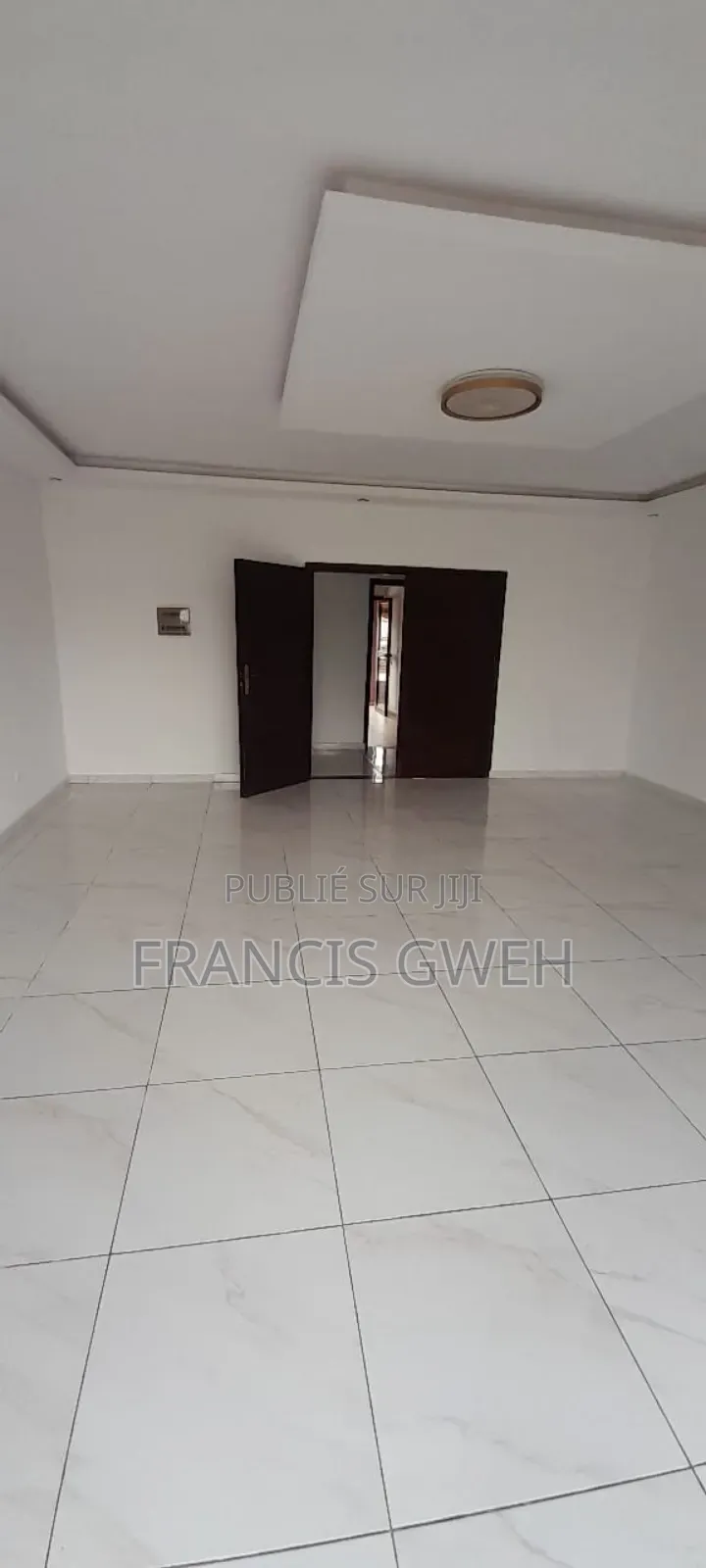 3chbre Appartement dans Francis Gweh, Cocody à Louer