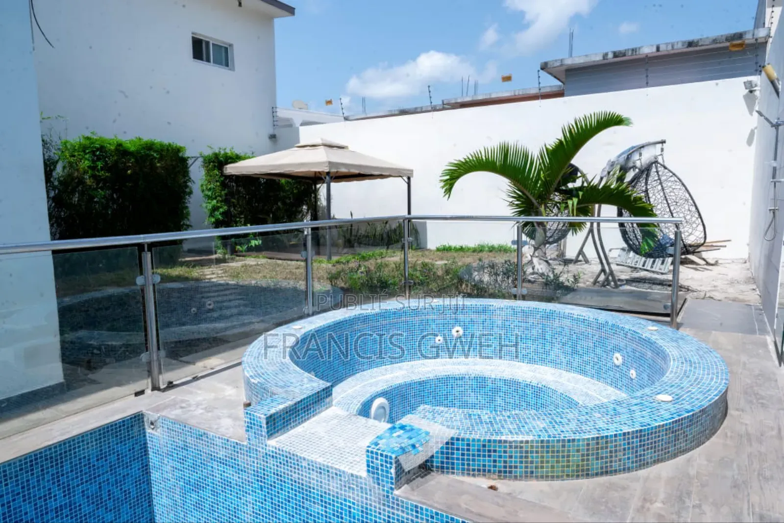 4chbre Duplex dans Francis Gweh, Cocody à Louer
