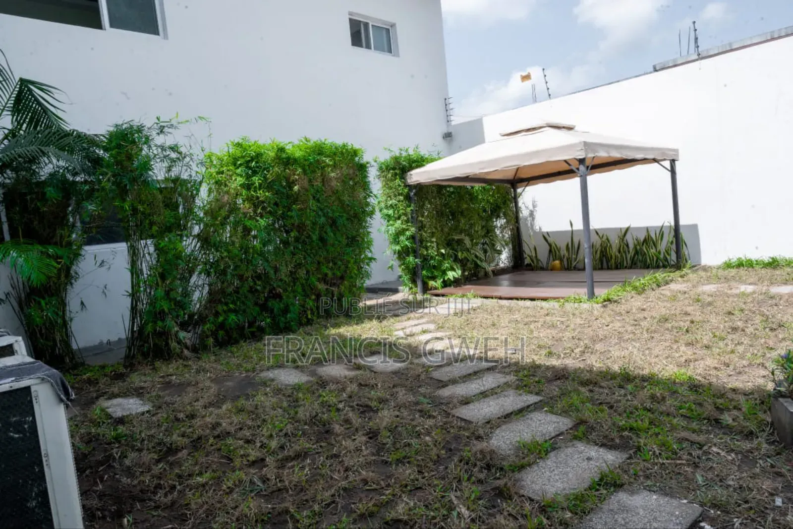 4chbre Duplex dans Francis Gweh, Cocody à Louer