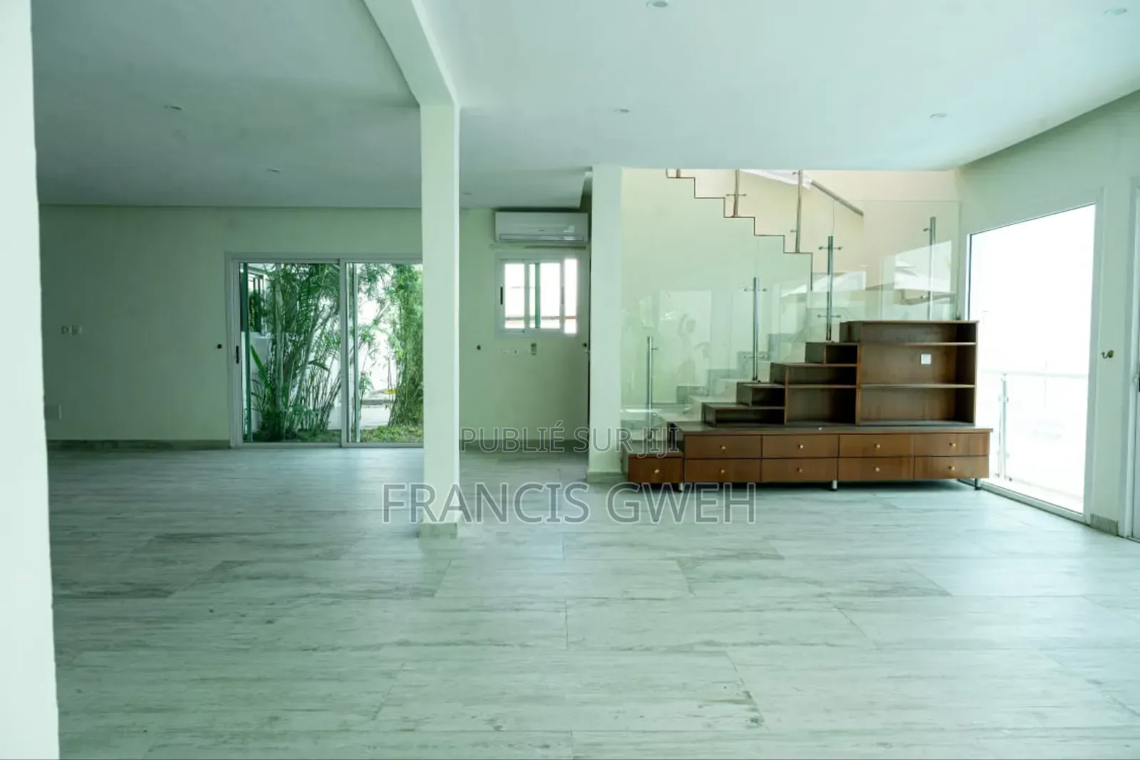 4chbre Duplex dans Francis Gweh, Cocody à Louer