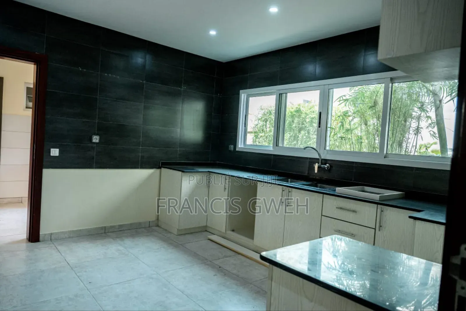 4chbre Duplex dans Francis Gweh, Cocody à Louer