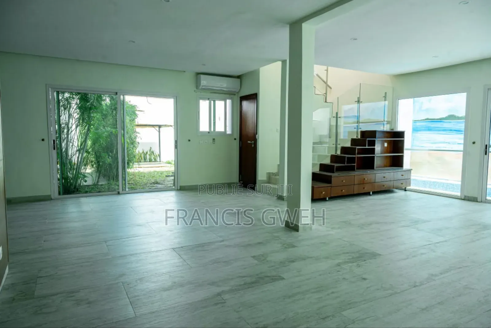 4chbre Duplex dans Francis Gweh, Cocody à Louer
