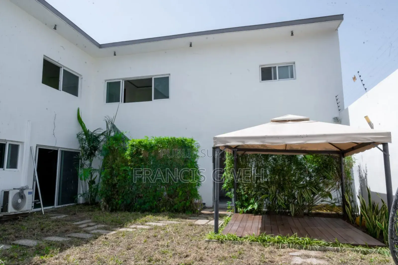 4chbre Duplex dans Francis Gweh, Cocody à Louer